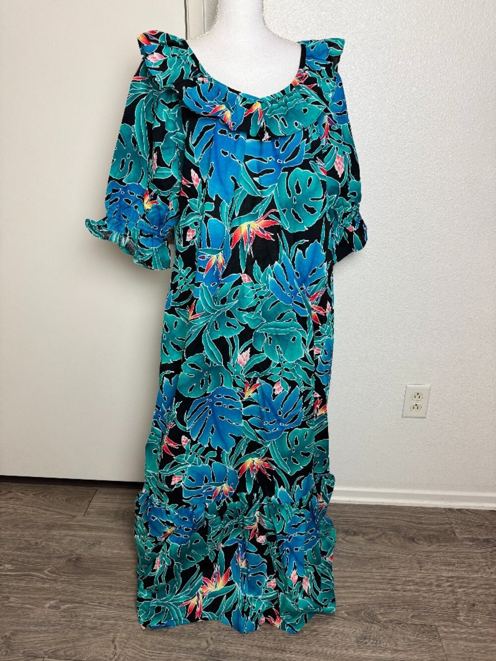 NWOT Vintage Hilo Hattie Hawaiian Muumuu Maxi Dress  Ruffle Floral Bird Sz L